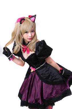 Japon anime kostüm, beyaz arka planda izole edilmiş kız kostümü portresi