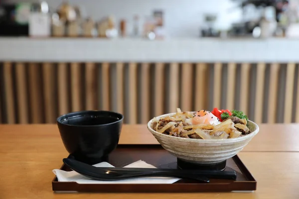 Carne di manzo giapponese su ciotola di riso Gyudon, cibo giapponese — Foto Stock