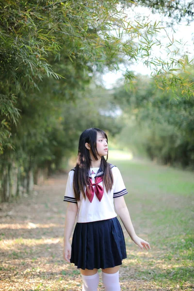 Retrato Belo Asiático Japonês Menina Ensino Médio Uniforme Olhando Com — Fotografia de Stock