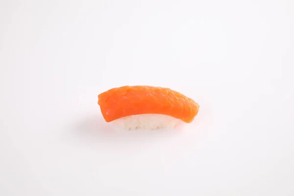三文鱼寿司日本菜 背景为白色 — 图库照片