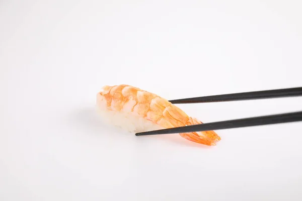 Camarones Sushi Con Palillos Comida Japonesa Aislada Fondo Blanco — Foto de Stock