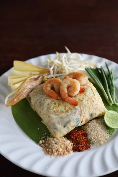 Lokalne Tajskie Jedzenie Pad Tajski Smażony Makaron Krewetek — Zdjęcie stockowe