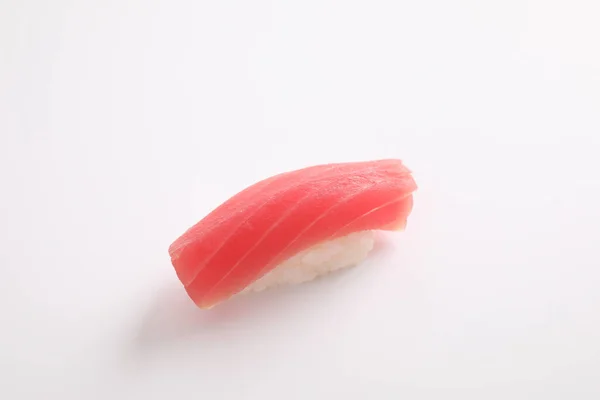 Atún Sushi Comida Japonesa Aislada Fondo Blanco — Foto de Stock