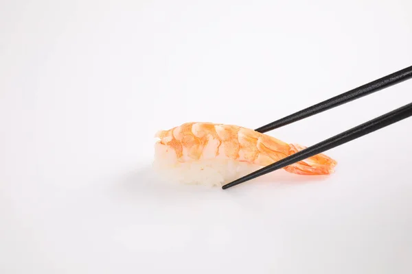 Camarones Sushi Con Palillos Comida Japonesa Aislada Fondo Blanco — Foto de Stock
