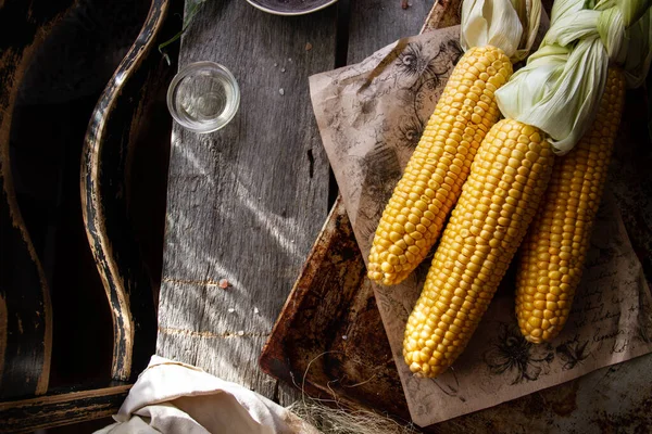 Cobs Yellow Corn Old Wooden Table Top View — Stock Photo, Image