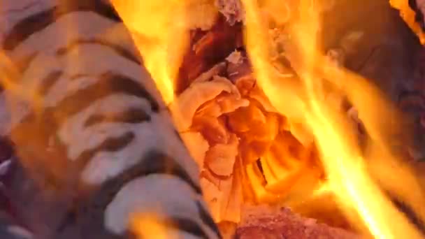 Gros Plan Flamme Brillante Charbon Bois Chauffage Dans Four Milieux — Video