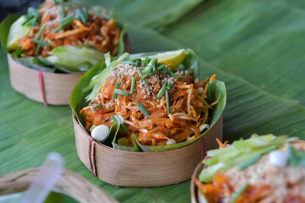 Almofada Thai Goong Sod Fried Rice Sticks Shrimp Tigelas Feitas — Fotografia de Stock