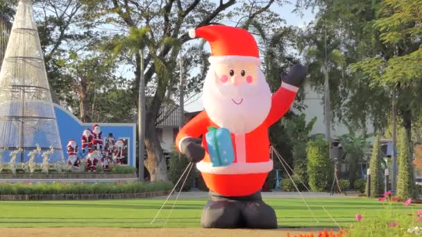 Santa Claus Dekoracji Lalka Czasie Świąt Bożego Narodzenia — Wideo stockowe