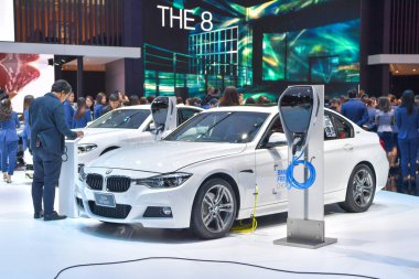 Nonthaburi - 28 Kasım: Bmw 330e M spor araba ekranda 35 Tayland Uluslararası Motor Expo üzerinde 28 Kasım 2018 Nonthaburi, Tayland.