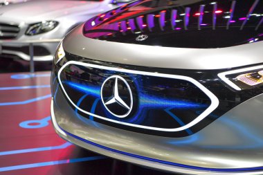 Nonthaburi - 28 Kasım: Mercedes-Benz kavramı Eqa araba ekranda 35 Tayland Uluslararası Motor Expo üzerinde 28 Kasım 2018 Nonthaburi, Tayland.
