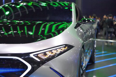 Nonthaburi - 28 Kasım: Mercedes-Benz kavramı Eqa araba ekranda 35 Tayland Uluslararası Motor Expo üzerinde 28 Kasım 2018 Nonthaburi, Tayland.