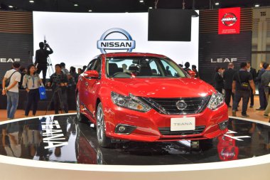 Nonthaburi - 28 Kasım: Nissan Teana ekranda 35 Tayland Uluslararası Motor Expo üzerinde 28 Kasım 2018 Nonthaburi, Tayland.