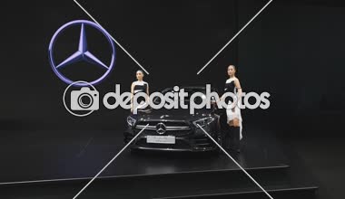 Nonthaburi - 28 Kasım: Tanımlanamayan model Mercedes-Benz Amg Cls 53 4MATIC + araba 35 Tayland Uluslararası Motor Expo ekranda 28 Kasım 2018 Nonthaburi, Tayland ile.