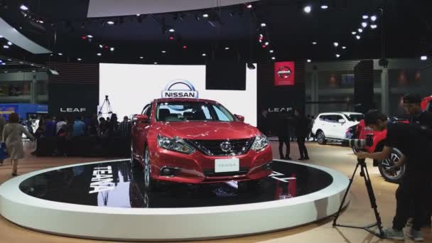 Nonthaburi Kasım Nissan Teana Ekranda Tayland Uluslararası Motor Expo Üzerinde — Stok video