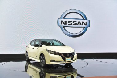 Nonthaburi - 28 Kasım: Nissan Yaprak araba ekranda 35 Tayland Uluslararası Motor Expo üzerinde 28 Kasım 2018 Nonthaburi, Tayland.