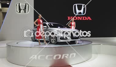 Nonthaburi - 28 Kasım: Honda Accord hibrid araba ekranda 35 Tayland Uluslararası Motor Expo üzerinde 28 Kasım 2018 Nonthaburi, Tayland.