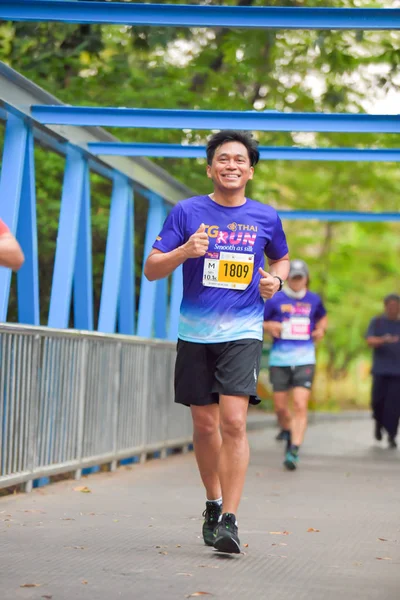 バンコク 実行スムーズとしてシルク 2019 で正体不明のミニ マラソン ランナー チャリティ ランの子供と青少年 2019 日タイ — ストック写真