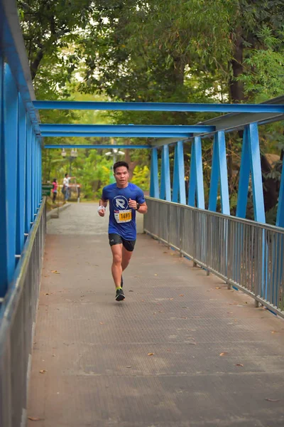 2月9日 在泰国曼谷 为儿童和青年举办的慈善活动 Run 顺滑的丝绸 2019 身份不明的迷你马拉松运动员 — 图库照片