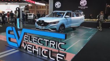 Nonthaburi-Mart 26:40 Mart 'ta ekranda mg ZS saf elektrikli araba Bangkok Uluslararası Tayland motor show 2019 Şubat 'ta 26, 2019 Nonthaburi, Tayland.