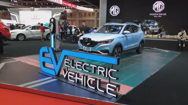 暖武里府 3月26日 在2019年3月26日在泰国暖武里府举行的第40届泰国国际车展上展出镁区纯电动车 — 图库视频影像