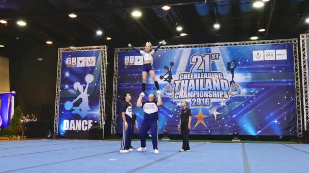 Bangkok Dezember Gruppe Von Cheerleadern Bei Den Thailändischen Cheerleading Meisterschaften — Stockvideo