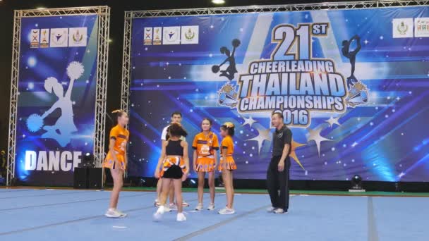 Bangkok Dezember Gruppe Von Cheerleadern Bei Den Thailändischen Cheerleading Meisterschaften — Stockvideo