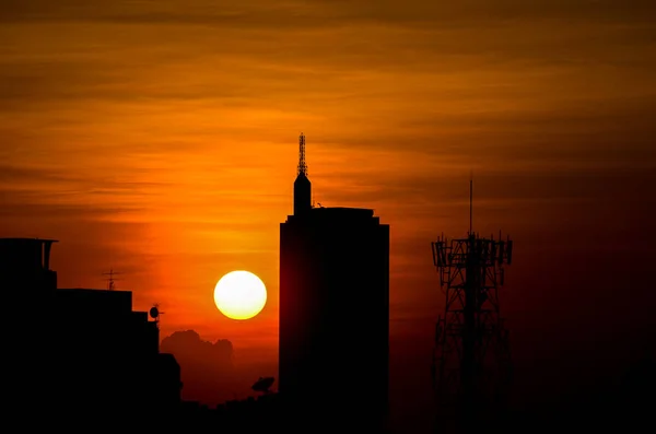 Zonsondergang in Downtown district — Stockfoto