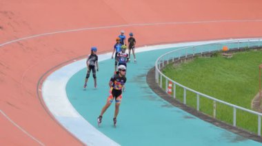 Bangkok - 31 Ağustos : 31 Ağustos 2019 tarihinde Bangkok, Tayland'da rollerdrome'da inline patende çocuk eğitimi ve yarışması.