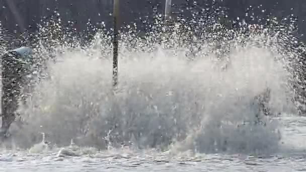 Långsam Rörelse Paddelhjul Aeratorer Svart Vatten Kanalen Avloppsvatten Behandling Genom — Stockvideo