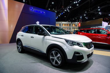 Tüm NEW Peugeot 3008 arabası 41. BANGKOK ULUSLARARASI MOTOR Şov 2020 14 Temmuz 2020 'de Nonthaburi, Tayland' da sergilenmektedir..