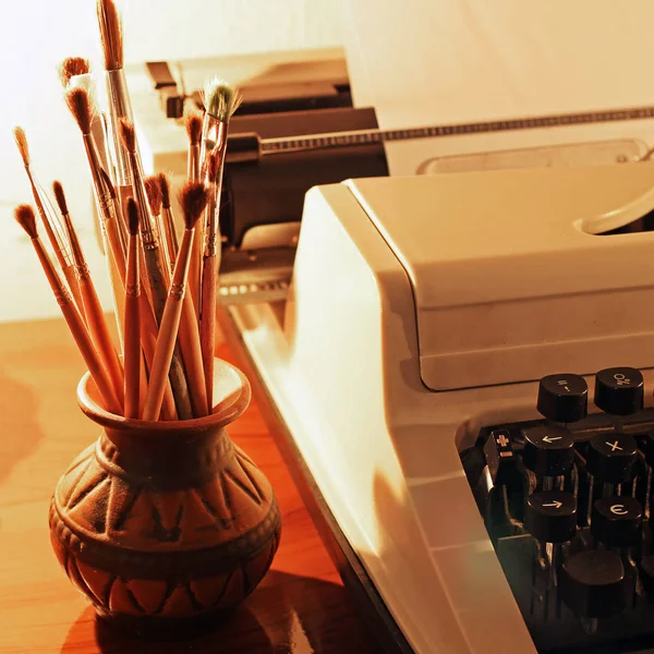 Old Typewriter Paint Brushes — Stock Photo, Image