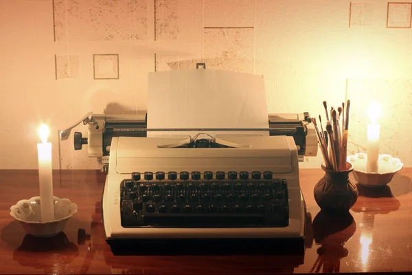 Старая Пишущая Машинка Кисти — стоковое фото