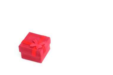 Beyaz arkaplanda mücevher kutusu