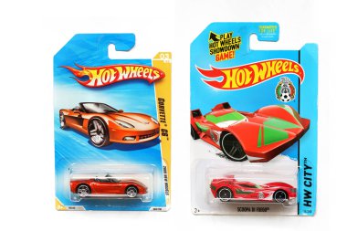 Odessa, Ukrayna - Kasım, 2017: Gerçek araba kopyası. Hot Wheels. Çocuklar oyuncak. Makineleri. Beyaz bir arka plan üstünde toys. Yakın çekim