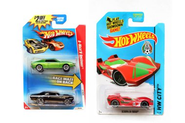 Odessa, Ukrayna - Kasım, 2017: Gerçek araba kopyası. Hot Wheels. Çocuklar oyuncak. Makineleri. Beyaz bir arka plan üstünde toys. Yakın çekim