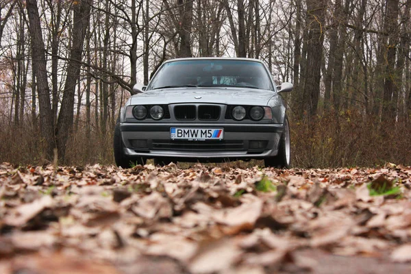 Chernigov Ucraina Novembre 2017 Bmw E34 Bmw Nel Parco Autunnale — Foto Stock