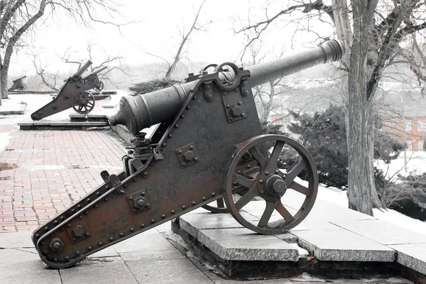 Black Old Cannon Hill Military Gun — Stock Photo, Image