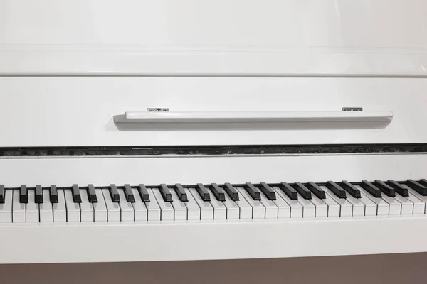 Piano Branco Fechar — Fotografia de Stock