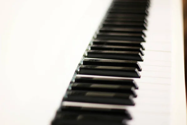 Weißes Klavier Aus Nächster Nähe — Stockfoto