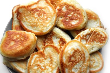 beyaz zemin üzerine krep