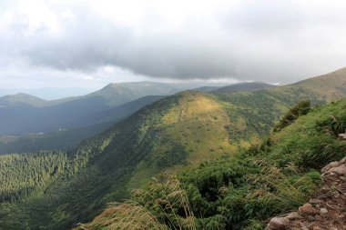 dağlar ve güzel gökyüzü