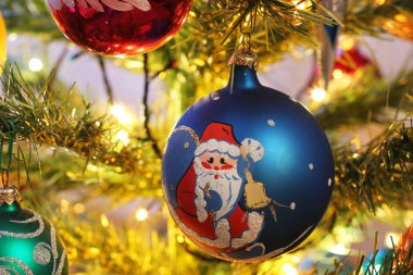 Noel ağacında Noel oyuncakları