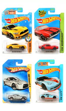 Odessa, Ukrayna - Kasım, 2017: Hot Wheels. Çocuklar oyuncak. Makineleri. Beyaz bir arka plan üzerinde oyuncaklar