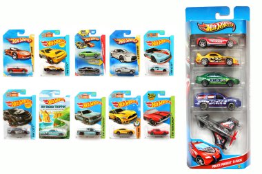 Odessa, Ukrayna - Kasım, 2017: Hot Wheels. Çocuklar oyuncak. Makineleri. Beyaz bir arka plan üzerinde oyuncaklar