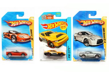 Odessa, Ukrayna - Kasım, 2017: Hot Wheels. Çocuklar oyuncak. Makineleri. Beyaz bir arka plan üzerinde oyuncaklar
