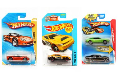Odessa, Ukrayna - Kasım, 2017: Hot Wheels. Çocuklar oyuncak. Makineleri. Beyaz bir arka plan üzerinde oyuncaklar