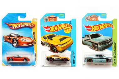 Odessa, Ukrayna - Kasım, 2017: Hot Wheels. Çocuklar oyuncak. Makineleri. Beyaz bir arka plan üzerinde oyuncaklar