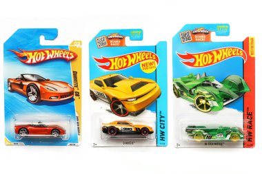 Odessa, Ukrayna - Kasım, 2017: Hot Wheels. Çocuklar oyuncak. Makineleri. Beyaz bir arka plan üzerinde oyuncaklar