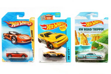 Odessa, Ukrayna - Kasım, 2017: Hot Wheels. Çocuklar oyuncak. Makineleri. Beyaz bir arka plan üzerinde oyuncaklar