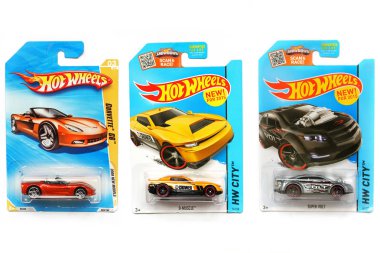 Odessa, Ukrayna - Kasım, 2017: Hot Wheels. Çocuklar oyuncak. Makineleri. Beyaz bir arka plan üzerinde oyuncaklar